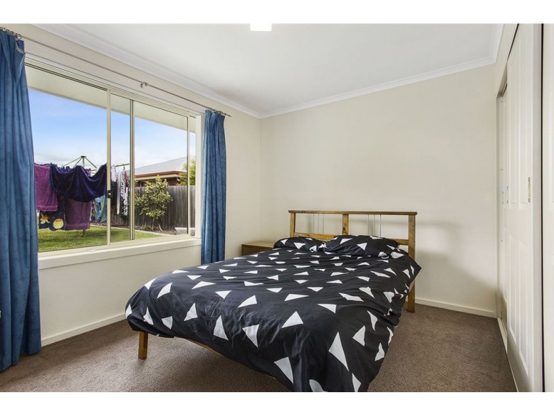 15 Bartlett Grove, Newnham TAS 7248