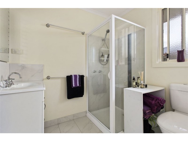 15 Bartlett Grove, Newnham TAS 7248