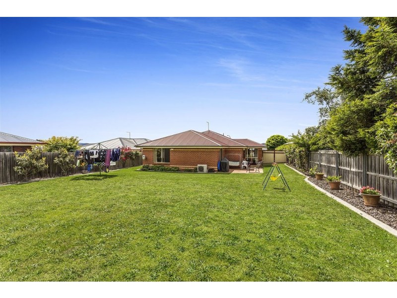 15 Bartlett Grove, Newnham TAS 7248