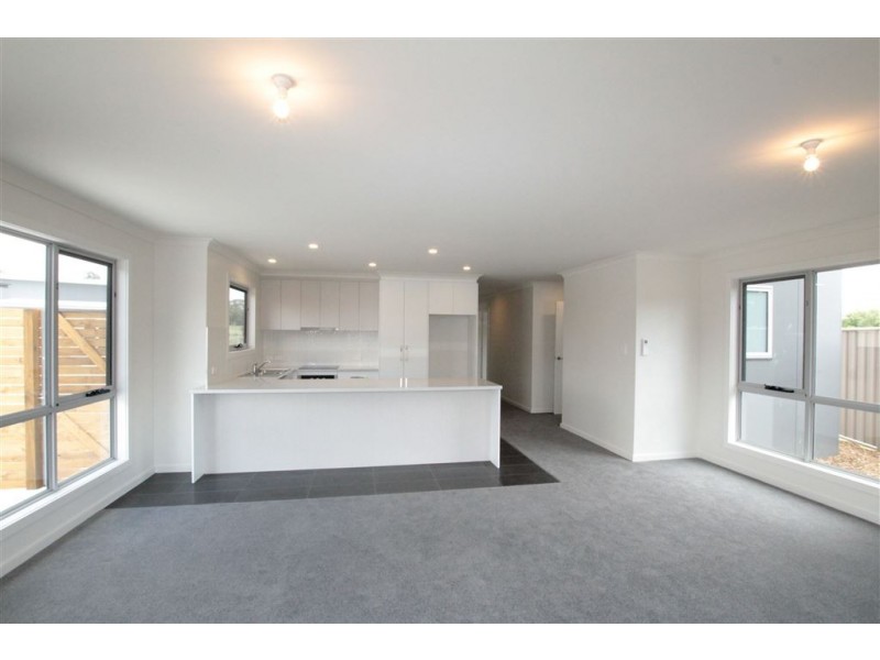 8/23 Hortus Place, Newnham TAS 7248
