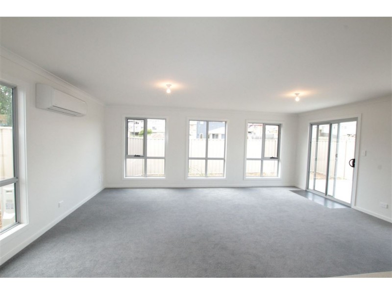 8/23 Hortus Place, Newnham TAS 7248