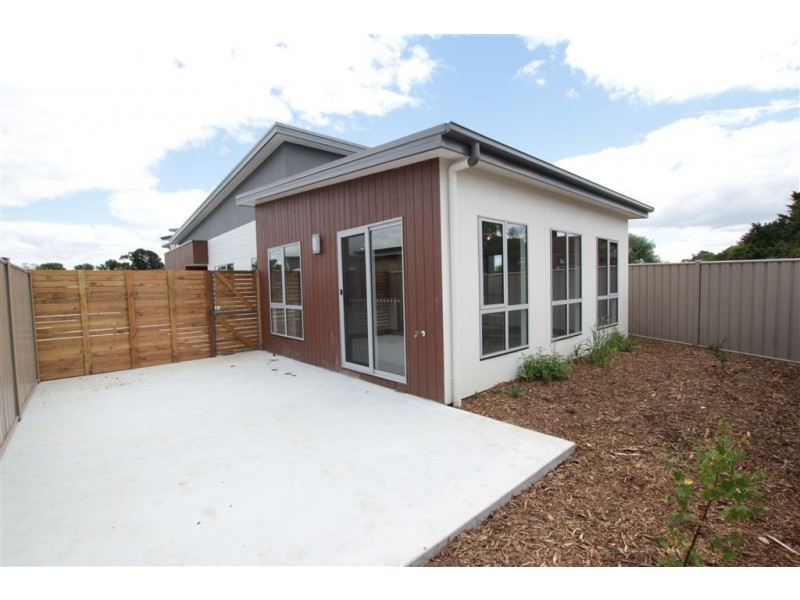 8/23 Hortus Place, Newnham TAS 7248