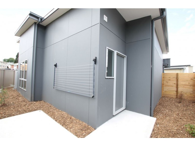 8/23 Hortus Place, Newnham TAS 7248