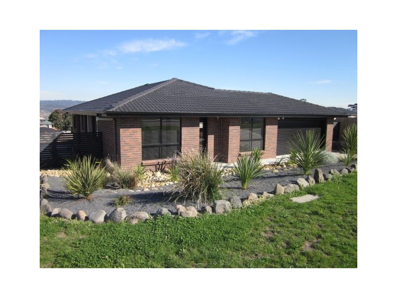 10 Dafnis Drive, Newnham TAS 7248