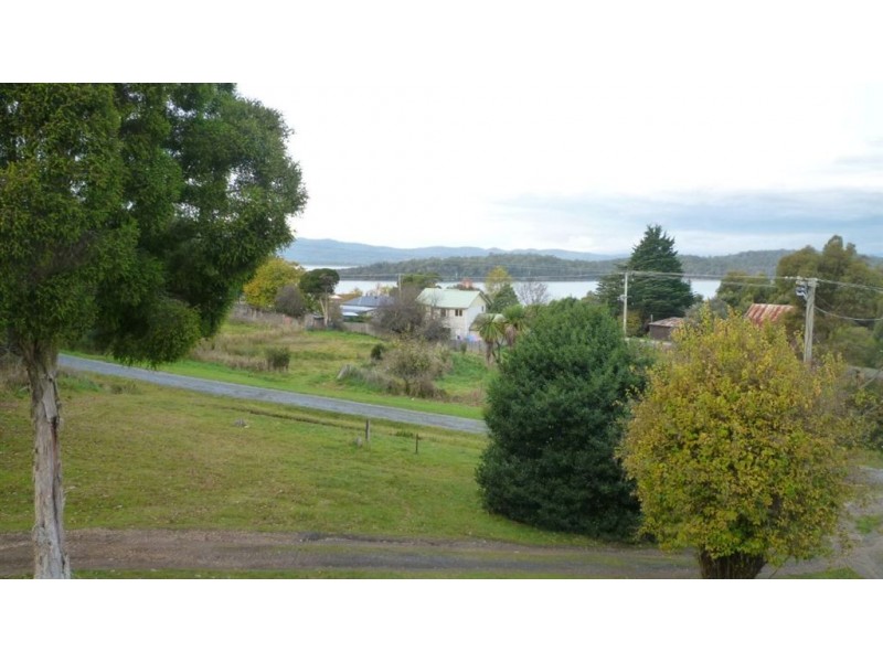 3 Robert Street South, Beauty Point TAS 7270