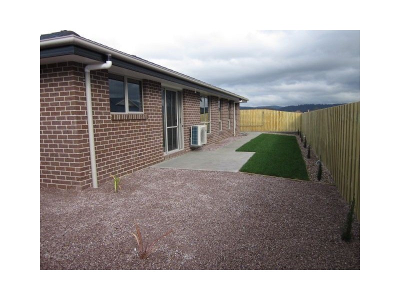 2/128 Franmaree Road, Newnham TAS 7248