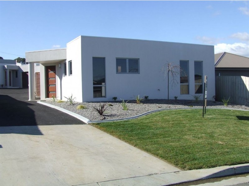 1/4 Caprice Court, Newnham TAS 7248