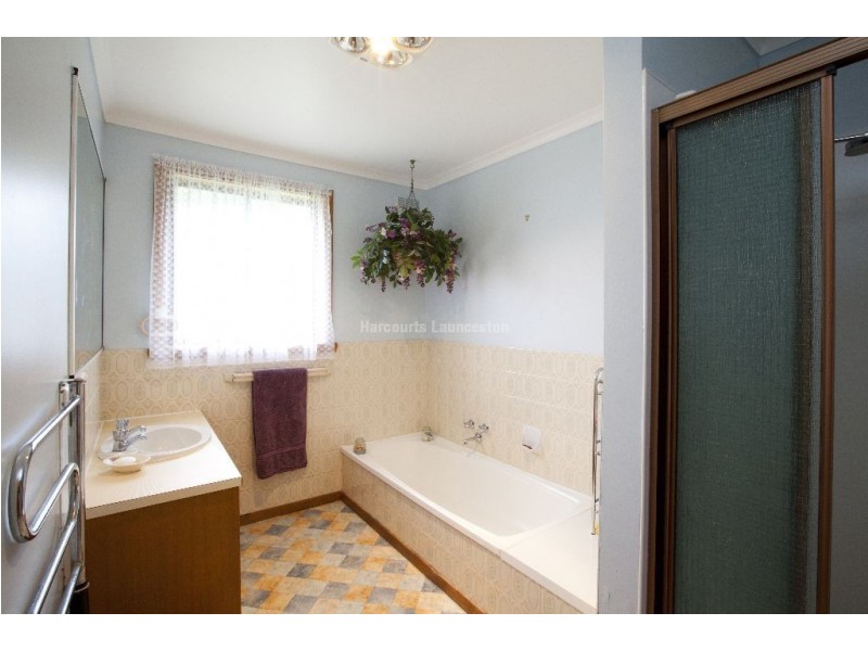 11 Mount Stuart Drive, Newnham TAS 7248