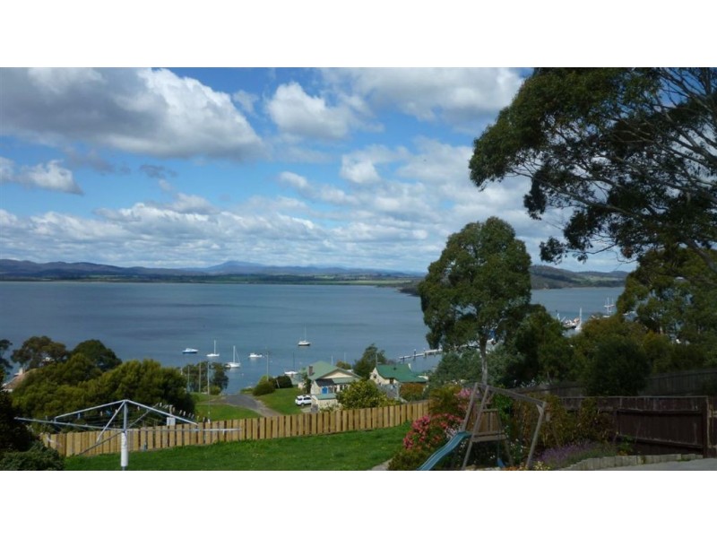 142 Oxford Street, Beauty Point TAS 7270