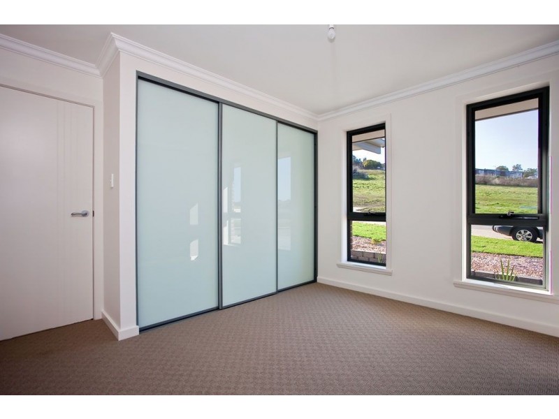 1/5 Eastfield Drive, Newnham TAS 7248