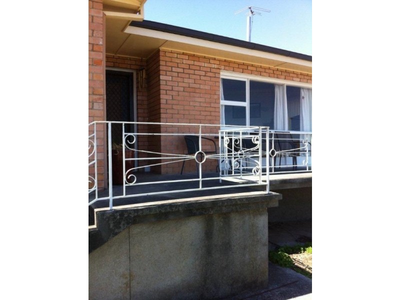 1 Crestview Court, Newnham TAS 7248
