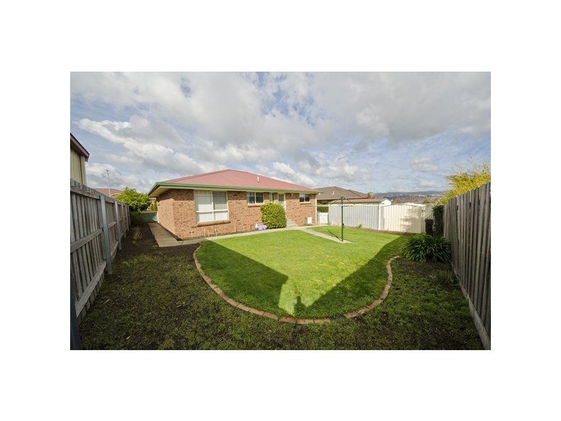 7 Rothsay Close, Newnham TAS 7248