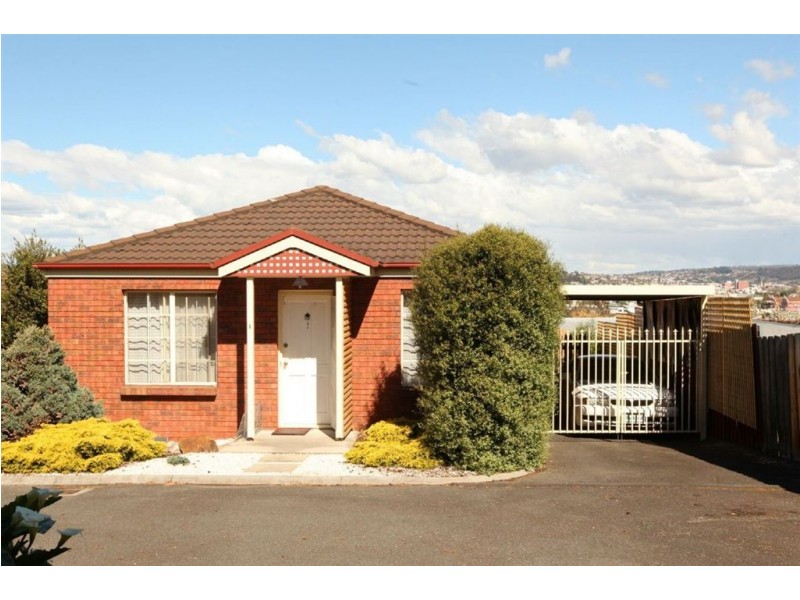 1/15 Button Street, Mowbray TAS 7248