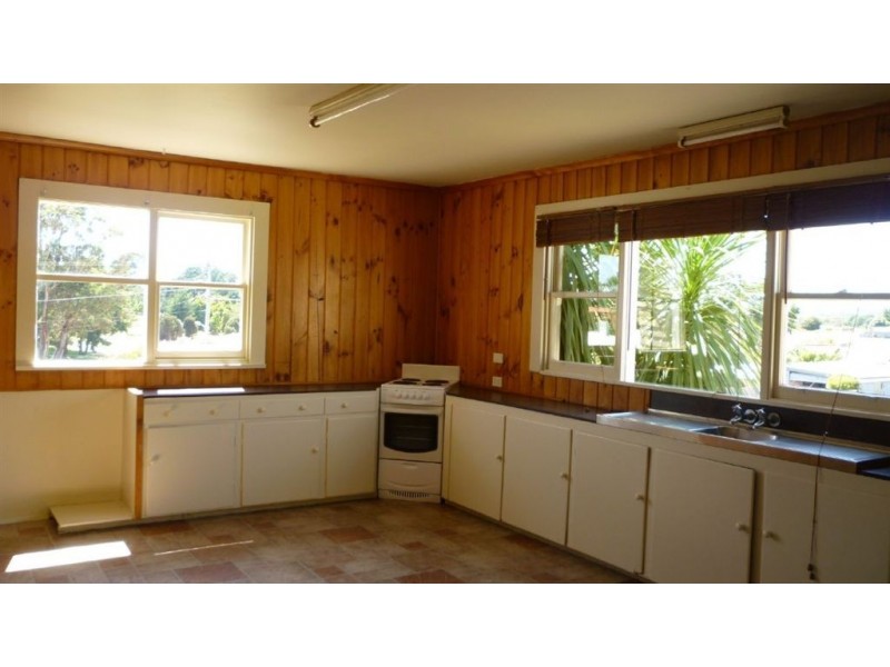 2 Bernard Street, Beaconsfield TAS 7270