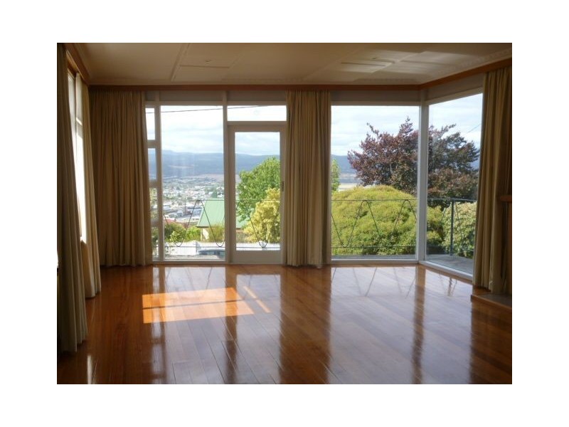 18 Broadview Crescent, Trevallyn TAS 7250