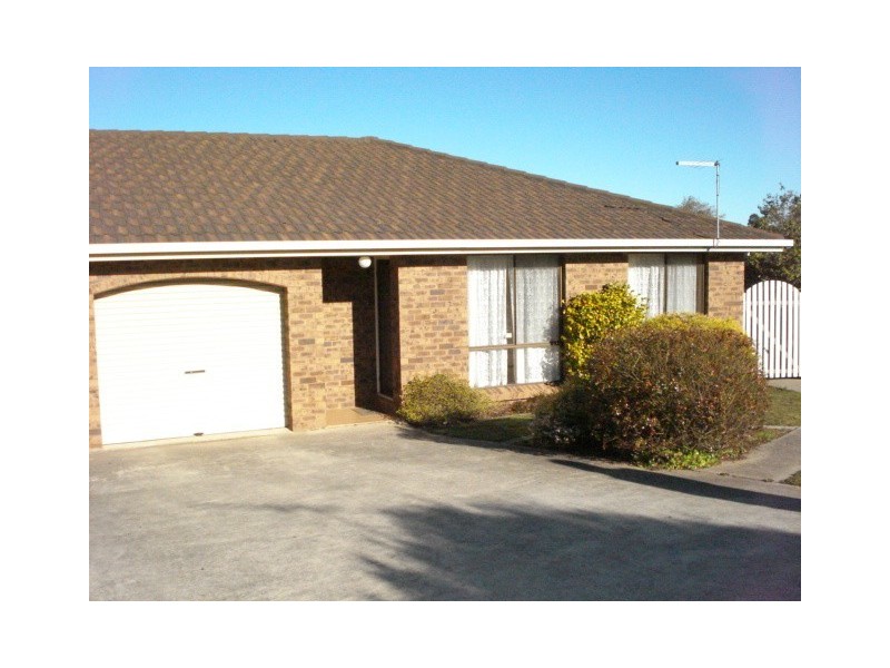 2/16 lucy place, Summerhill TAS 7250