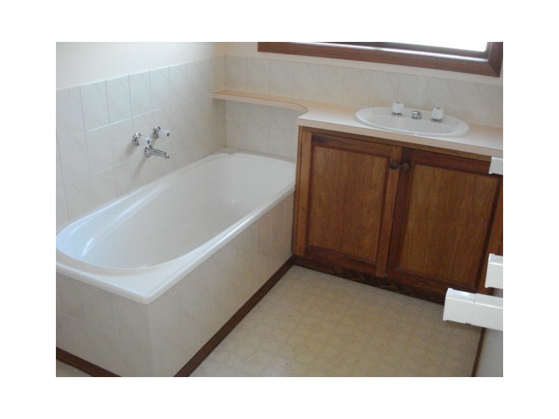 2/16 lucy place, Summerhill TAS 7250