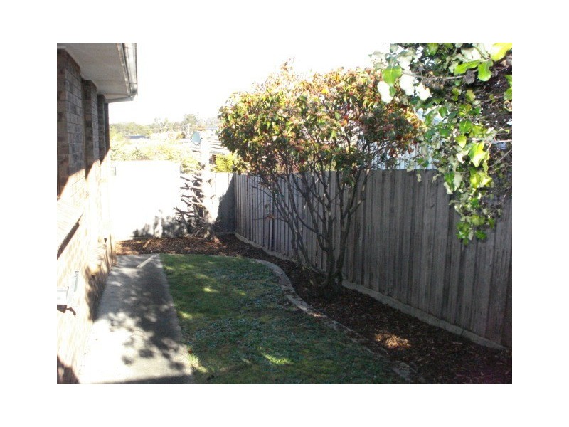 2/16 lucy place, Summerhill TAS 7250