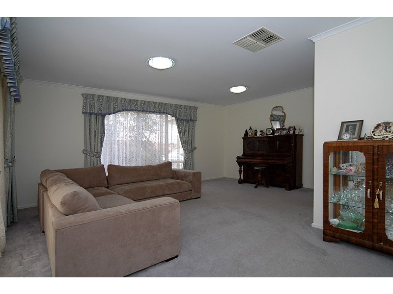 6 Lake Magenta Court, Greenwith SA 5125