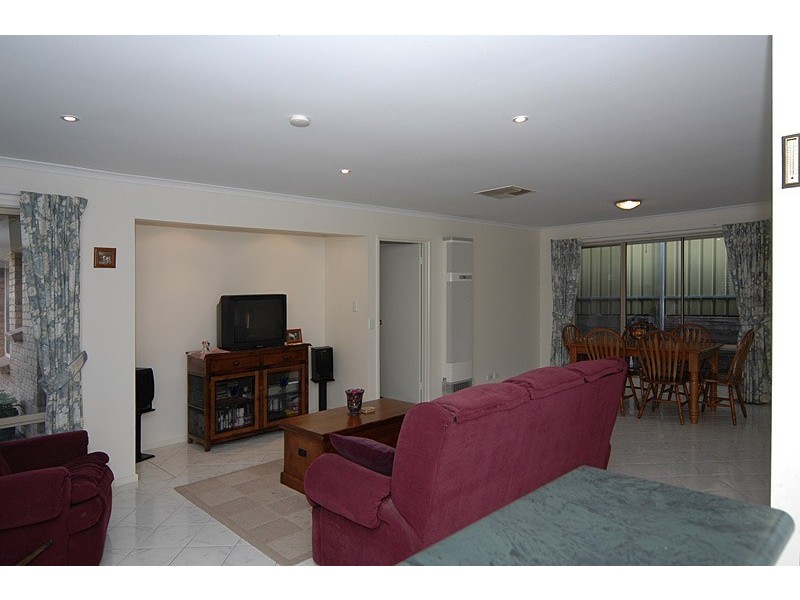 6 Lake Magenta Court, Greenwith SA 5125