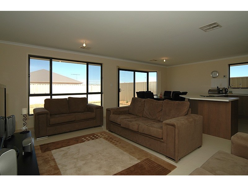 28 Burwood Road, Munno Para West SA 5115