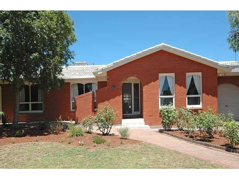 9 Maughan Avenue, Redwood Park SA 5097