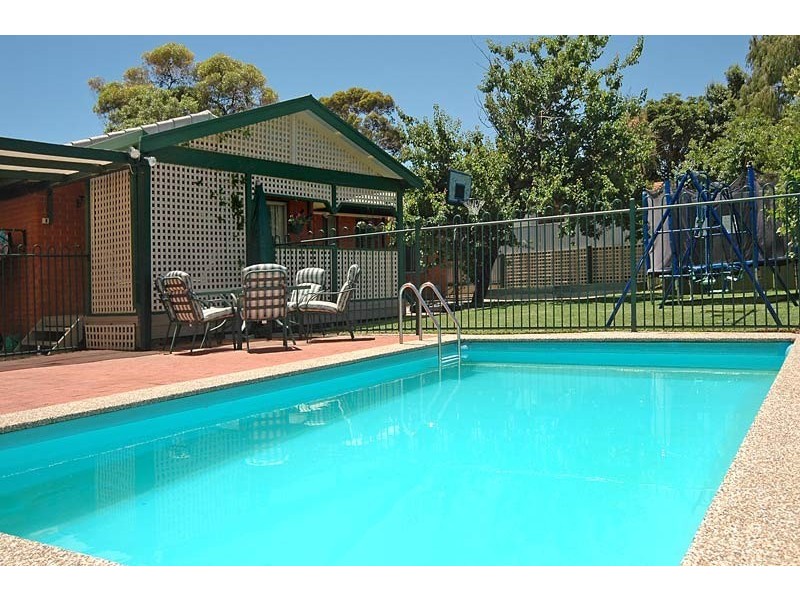 9 Maughan Avenue, Redwood Park SA 5097