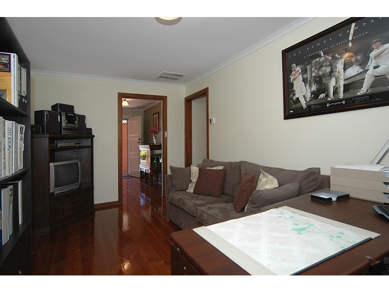 9 Maughan Avenue, Redwood Park SA 5097