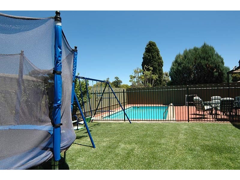 9 Maughan Avenue, Redwood Park SA 5097