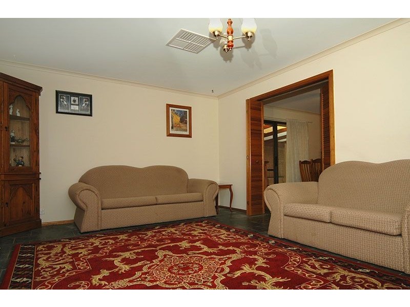 28 Warren Road, Para Vista SA 5093