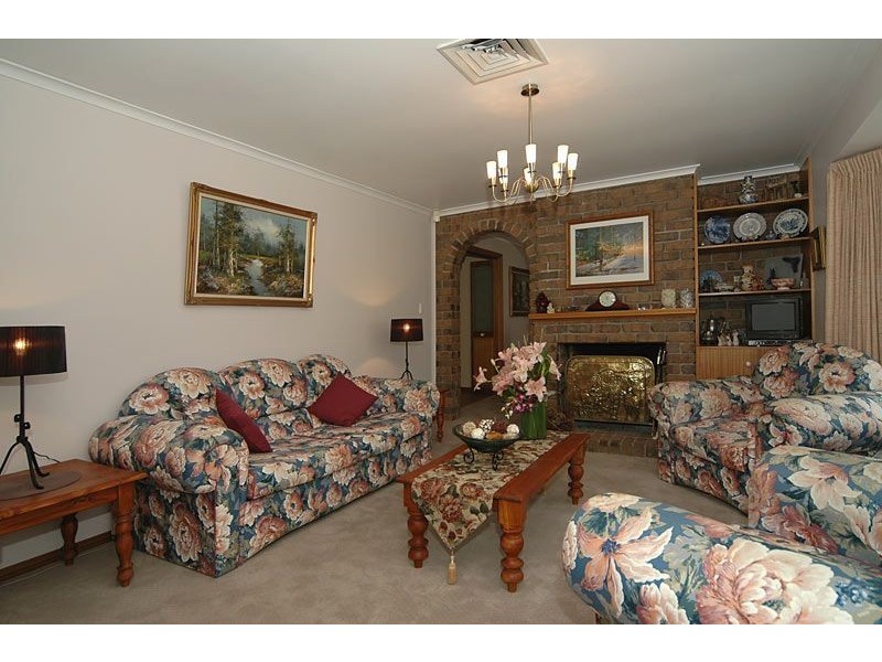 126 Brougham Drive, Valley View SA 5093