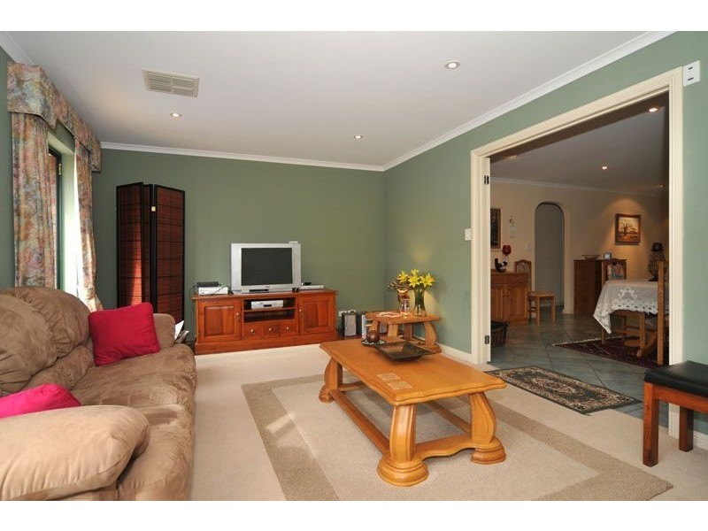 4 Rowe Circuit, Walkley Heights SA 5098