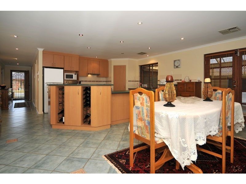 4 Rowe Circuit, Walkley Heights SA 5098