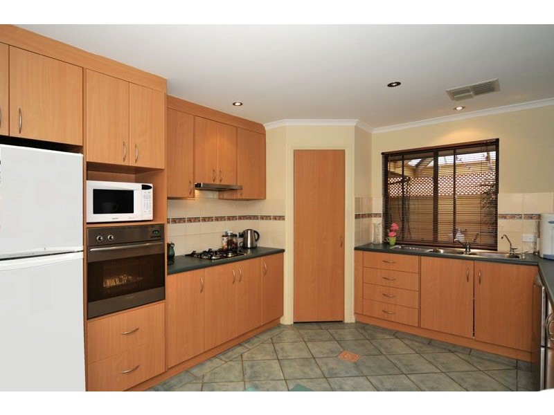 4 Rowe Circuit, Walkley Heights SA 5098