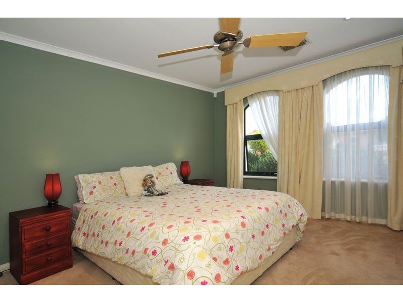 4 Rowe Circuit, Walkley Heights SA 5098