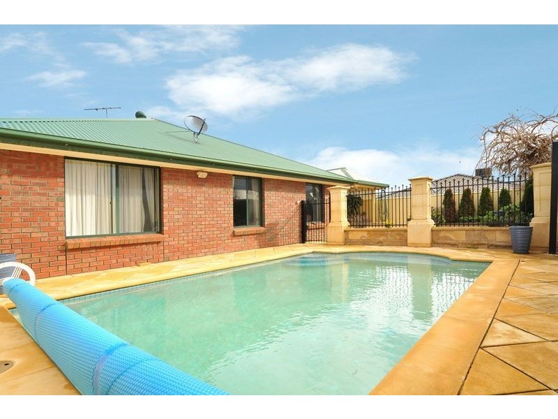 4 Rowe Circuit, Walkley Heights SA 5098