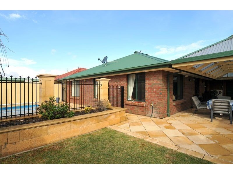 4 Rowe Circuit, Walkley Heights SA 5098
