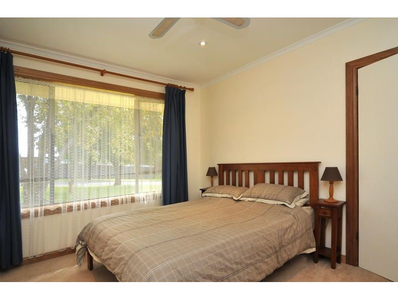 11 Heather Drive, Ridgehaven SA 5097