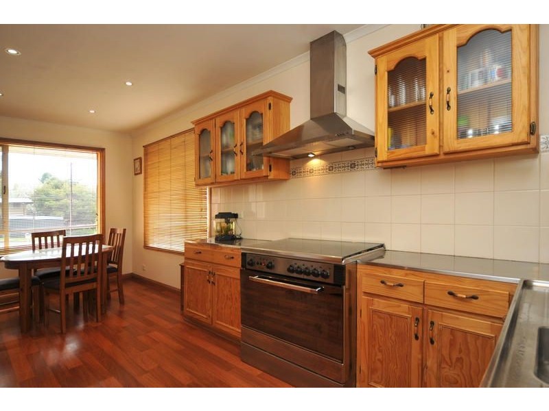 11 Heather Drive, Ridgehaven SA 5097