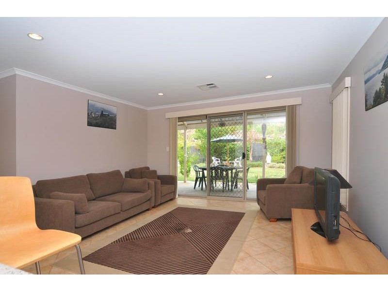 15 Hedgerow Court, Greenwith SA 5125