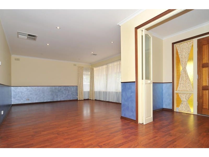 7 Oakland Street, Para Hills SA 5096