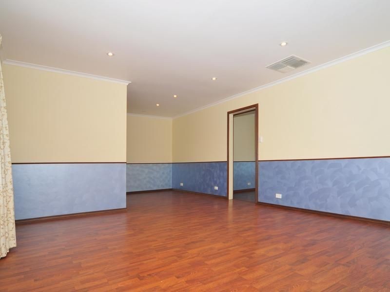 7 Oakland Street, Para Hills SA 5096