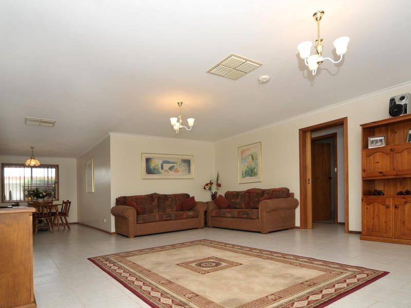 21 Trevithick Crescent, Redwood Park SA 5097