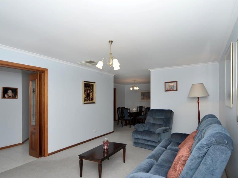 21 Trevithick Crescent, Redwood Park SA 5097