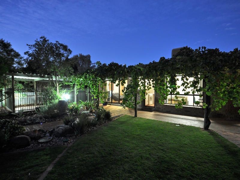 28 Kennington Road, Hope Valley SA 5090