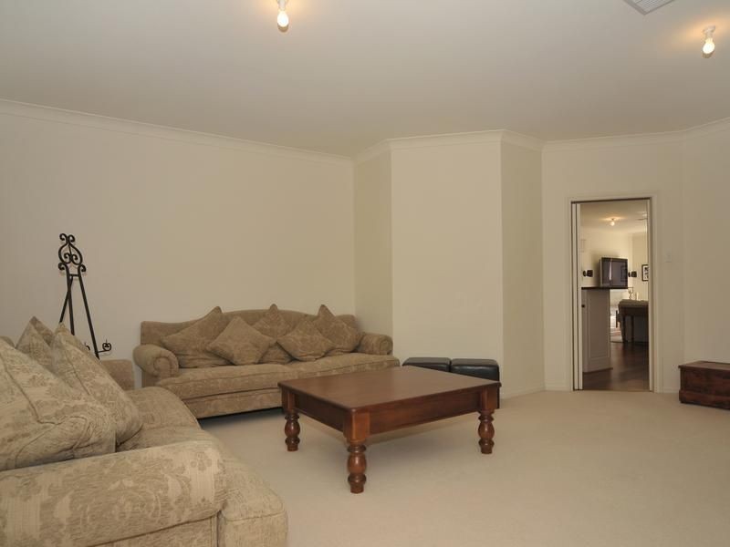 6 Whitehead Crossing, Greenwith SA 5125