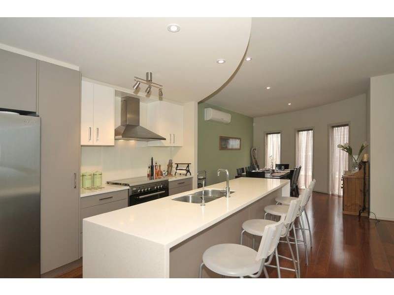 90 Shoalhaven Circuit, Mawson Lakes SA 5095