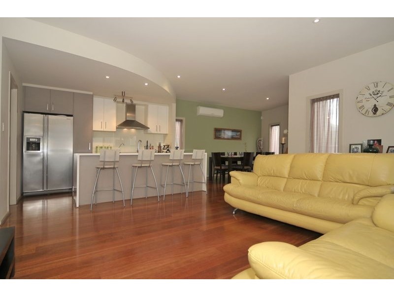 90 Shoalhaven Circuit, Mawson Lakes SA 5095