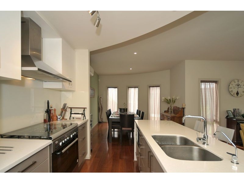 90 Shoalhaven Circuit, Mawson Lakes SA 5095