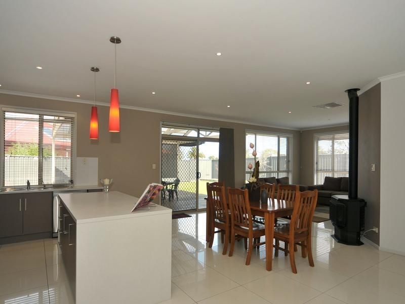 25 Mossman Street, Mawson Lakes SA 5095